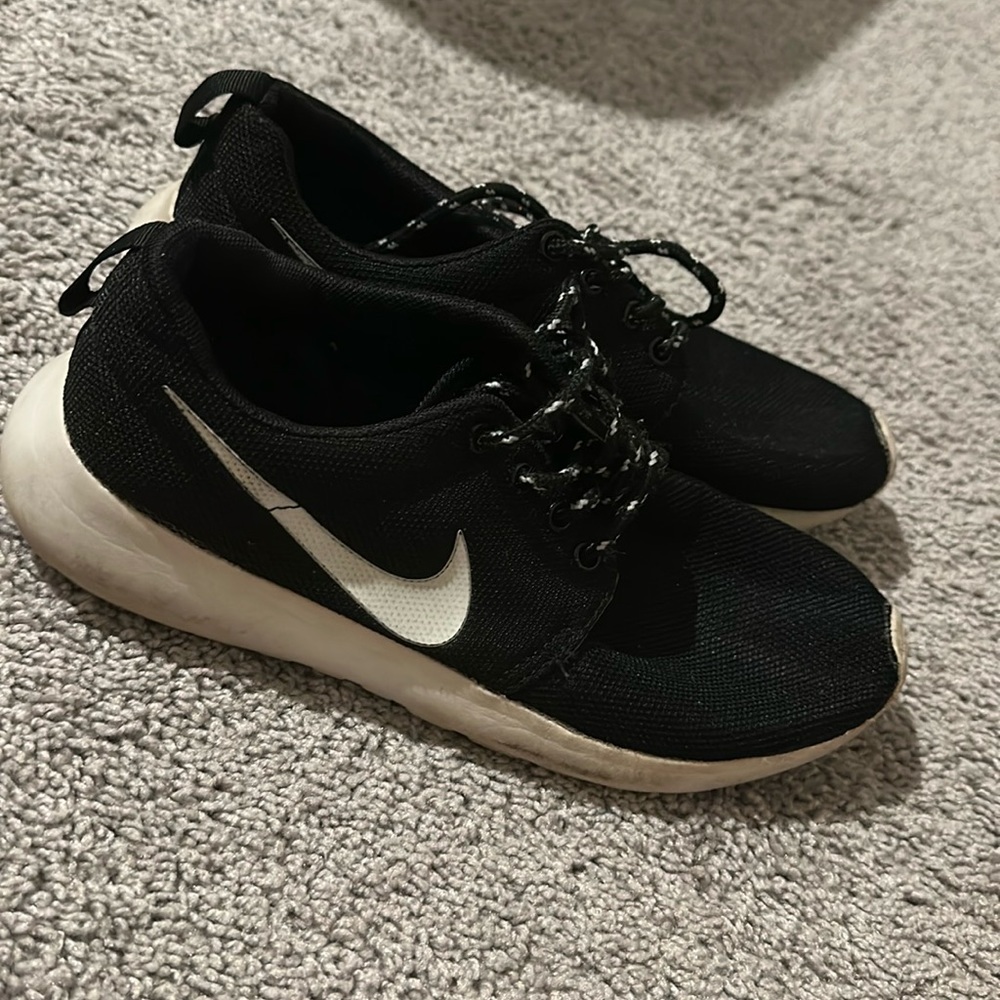 Mike Free Runs size Women 7 (inserts missing)